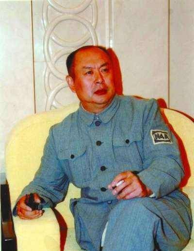 他当上上海市市长之后微服私访结果发现饭馆的猫腻勃然大怒