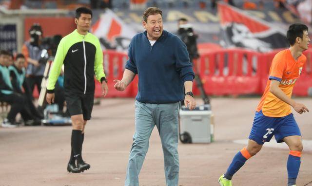 上海申花主帅太积极对球队非常用心本人一举动获称赞