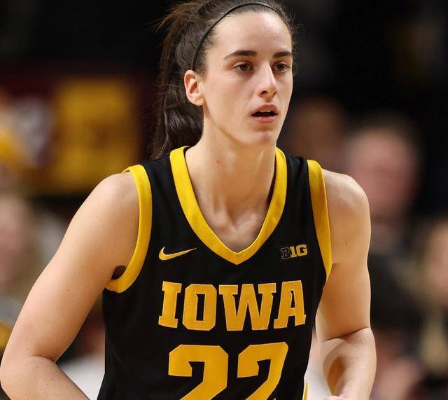 原创女篮球星克拉克赚500万性价比击败库里让球票价格翻倍