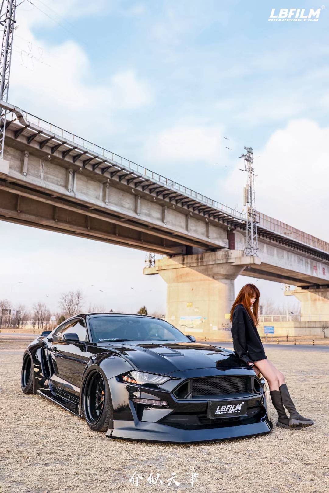 福特野马lb改色膜钢琴黑,独有流铸体工艺