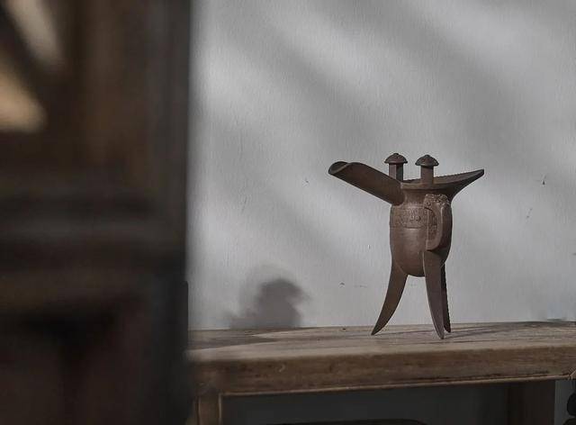 无往而不胜陈鸣远制款紫泥梨皮仿古爵杯