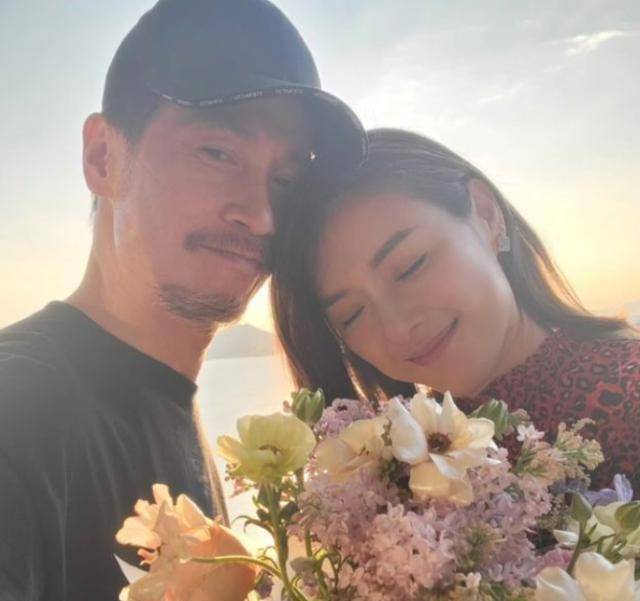 tvb视帝陈豪和太太陈茵媺向来都很恩爱,陈茵媺在家照顾3个子女,与子女