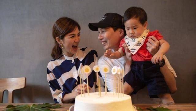 原创保姆休假了陈嘉桦老公一个人带娃ella夸老公是最佳奶爸