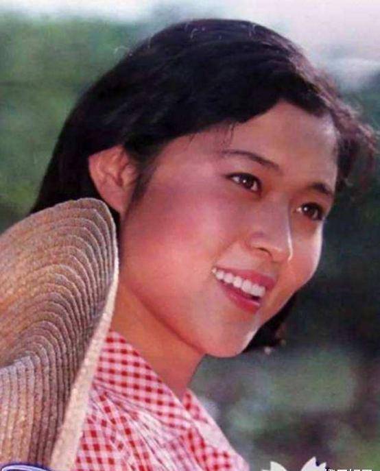 原创倪萍的不堪岁月赌气嫁人失了婚爱上陈凯歌在一起5年丢了自尊