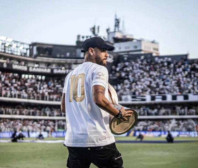 回归桑托斯并非终结,只要状态亮眼,仍可入选巴西国家队.