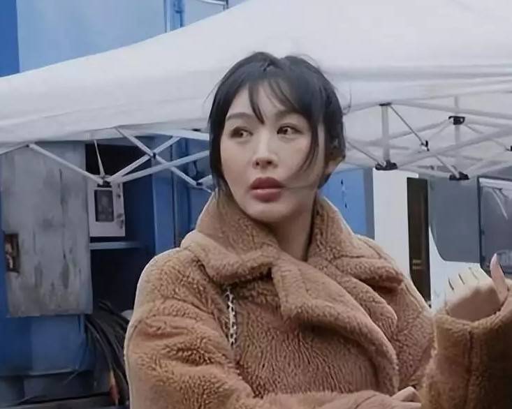 李菲儿为求角色跪地撒娇却把气撒在队友身上这是什么操作