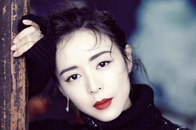 虽然张静初在电影中的戏份更多,但冯文娟的印象深刻,因为她在电影中