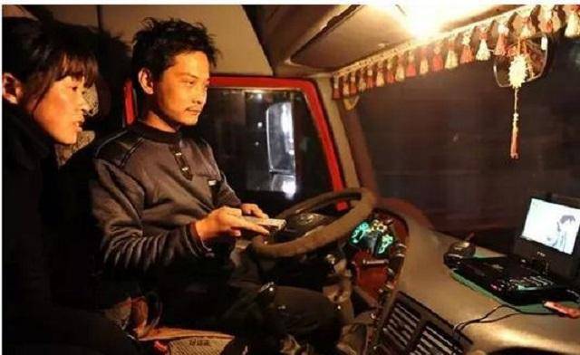 遇16岁孤儿,含泪将其收养,15年后被回报1530万_吕天梅_刘远毅_周波