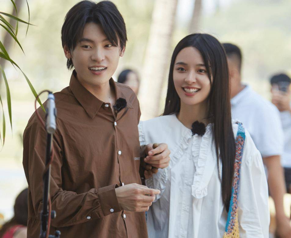 李莎旻子全程照顾老樊,却被男方屡次嫌弃,恋爱脑让李爸都看不下去