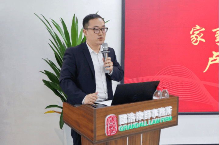 签约仪式后,孙玫部长,李彭部长,卢毅公证员分别就各自部门的公证业务