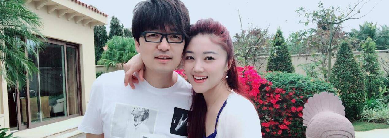 玖月奇迹换男主唱!王小玮一条牛仔裤穿很久,新搭档比王小海还帅