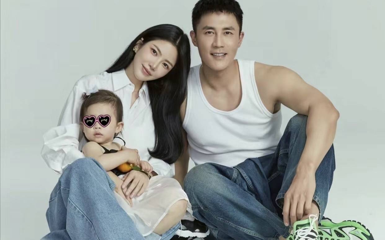 杜淳老婆餐厅就餐遭烫伤,换座就女引热议?_王灿_生活_孩子