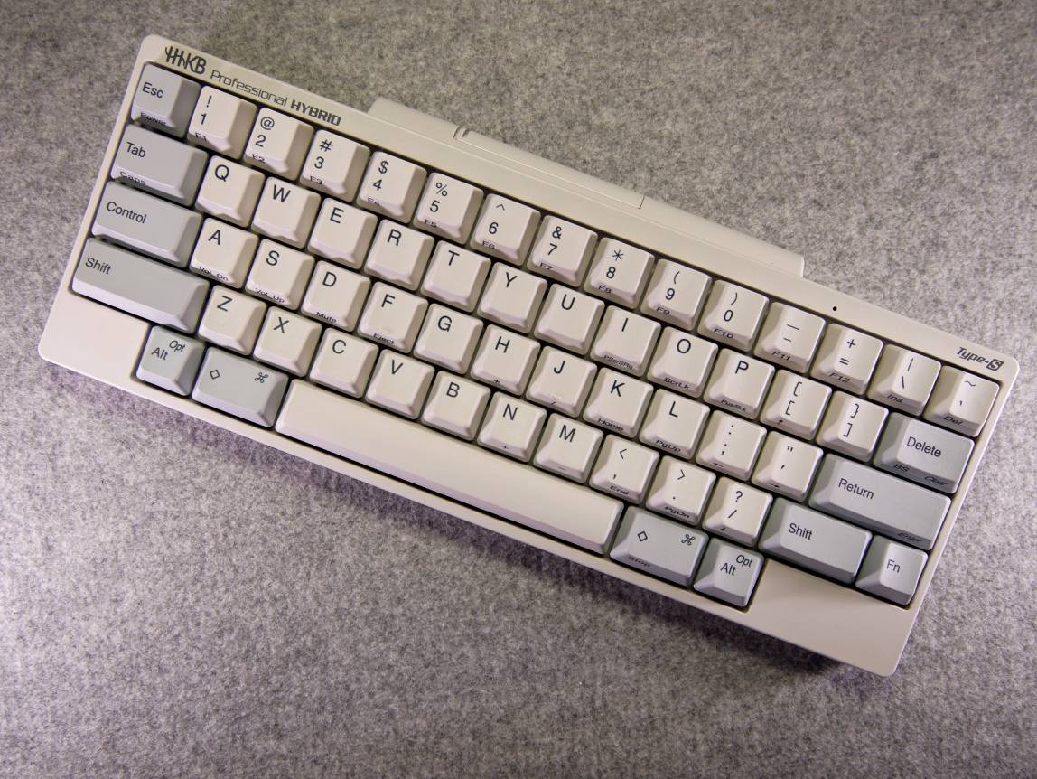 键盘附赠的配件内容是相当的少了,除了中英日,三种语言的说明书,安全