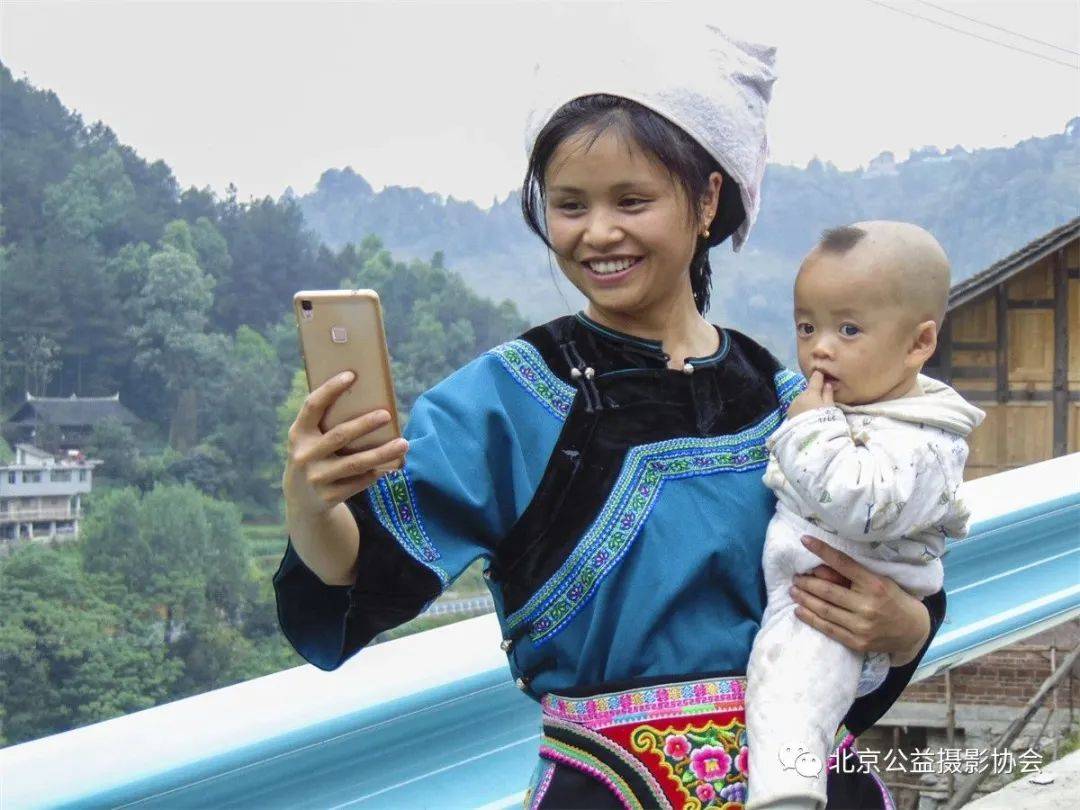 全国光影助学工程二十二校区高中一年级(云南昭通学院附中)《踏春》