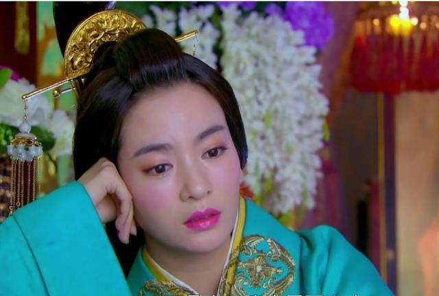 原创她博学多才被皇帝请进后宫辅佐太后稳定国家却因此书而被诟病