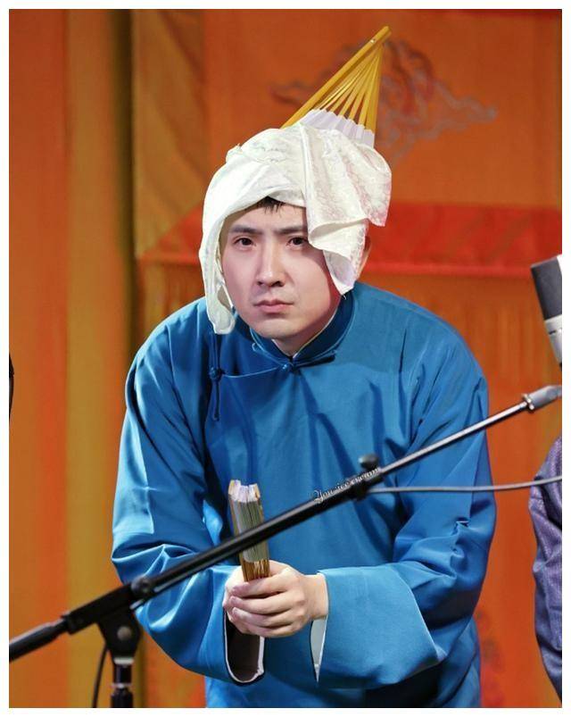 3月28日,德云社尚九熙空降六队,在三里屯晚场和师哥郎鹤炎一起,为观众