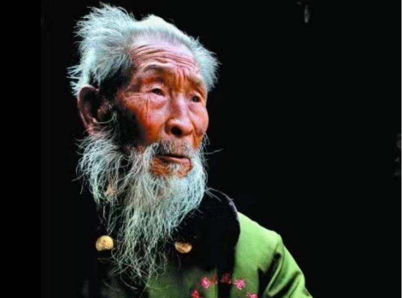 原创弃医从戎的113岁抗战老兵付心德9次被押上刑场救死扶伤无数