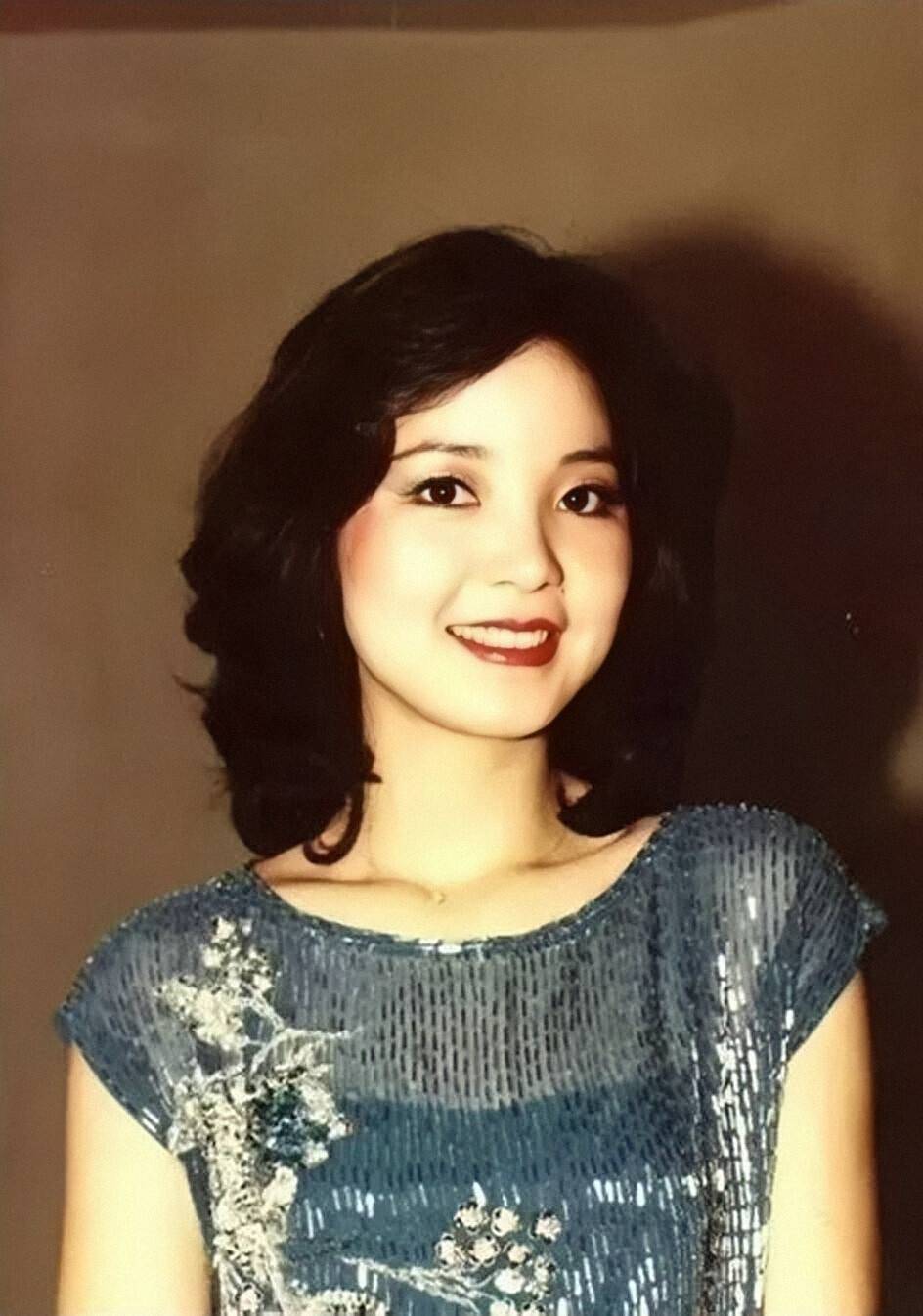 邓丽君去世后万人泪目,李谷一却评价她:只不过是个小歌手而已_女儿