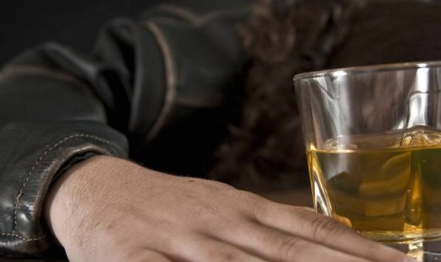 很多人还不知道,男人爱喝酒,注意这6个禁忌,保护身体健康