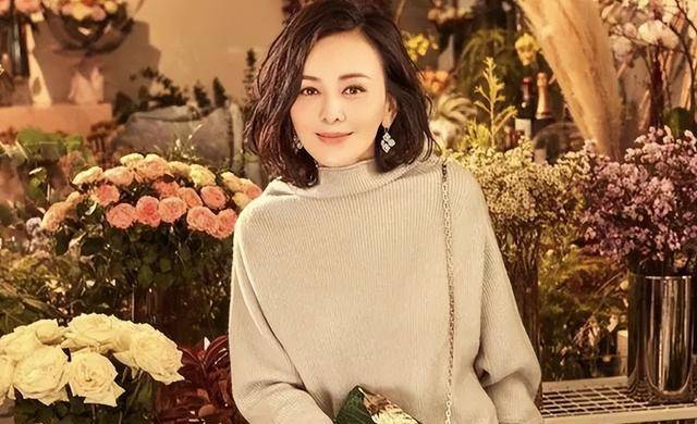 53岁性感尤物雪姨冲上热搜,年过半百身材依旧火辣,网友直呼雪姐