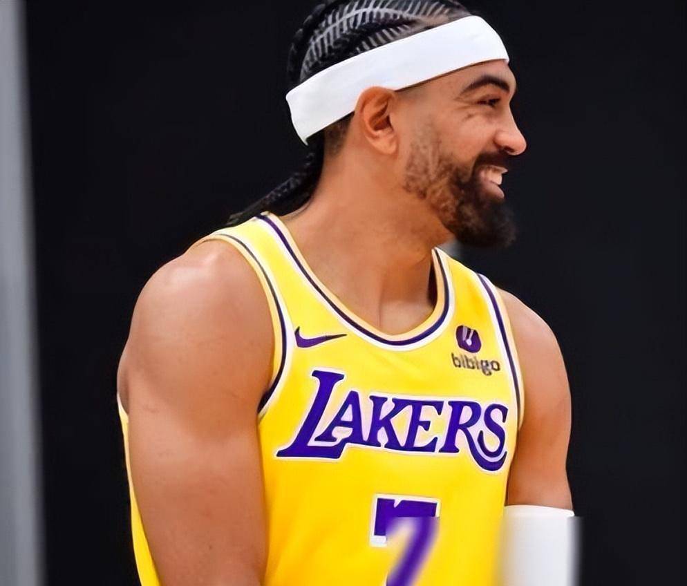 等了一个赛季啊,湖人最大补充来了_文森特