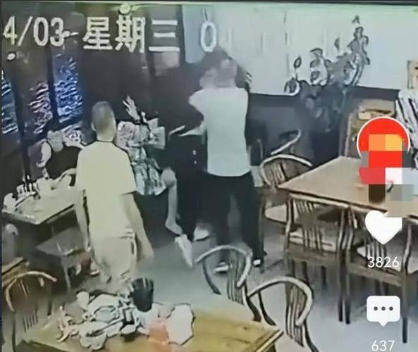 2名女性拒绝搭讪后遭殴打,四川内江警方:涉事男子被拘_冷某_事件_社会