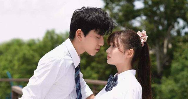 不公开也没那么简单王大陆带礼物赴林允老家获全家陪同