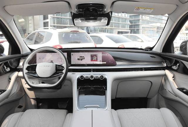 哈弗枭龙max:标配四驱作为哈弗hi4系统代表车型,枭龙max整个车型的