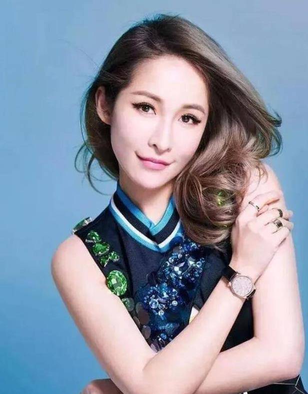 原创萧亚轩17年18个男友曾与小16岁学生恋爱她真的快乐吗