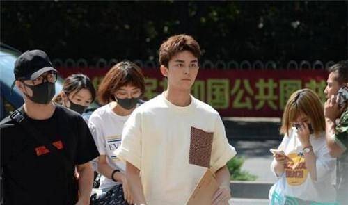 原创北电中戏开学季新生颜值爆表吴磊宋祖儿成同学变最靓风景线