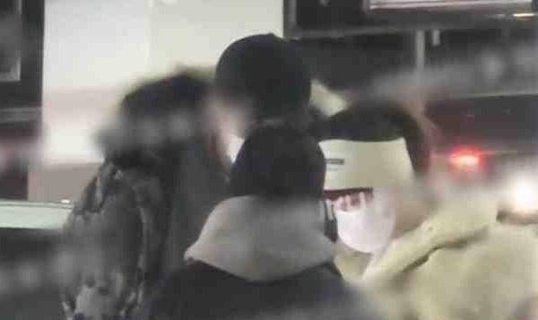 高伟光与圈外女子亲密出行,发同款别墅图疑在一起_李莉华_网友_生活