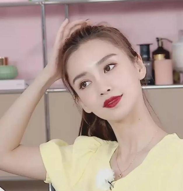 除了成绩不理想,杨颖还被指责带货不专业.