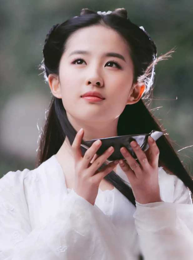 网红模仿李若彤成网红,被网友评价傻笑不止_小龙女_网络_差距