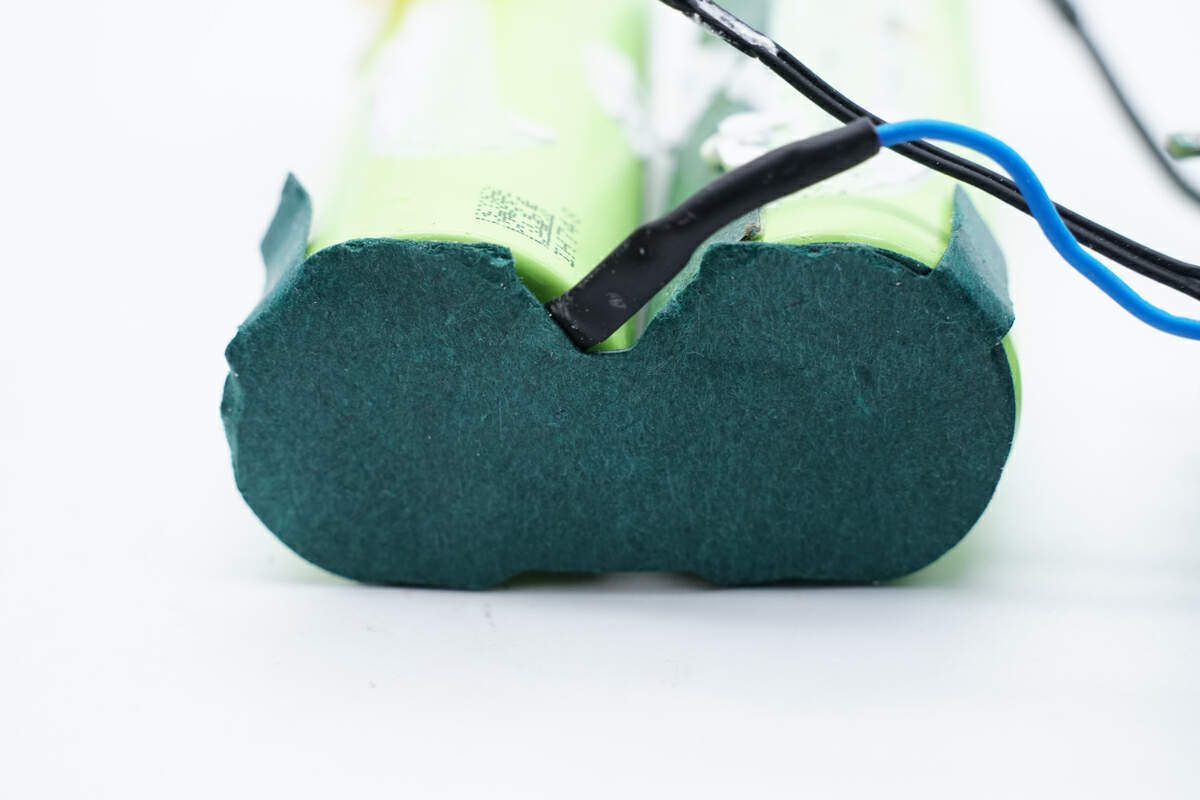 小巧精致还自带usbc线安克229元新款自带线充电宝拆解看看用料