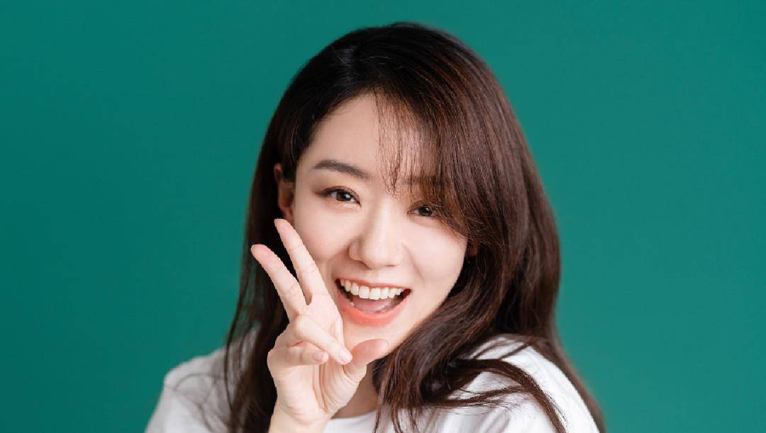 贾玲张小斐携手11年背后她们的姐妹情远比想象中更感动