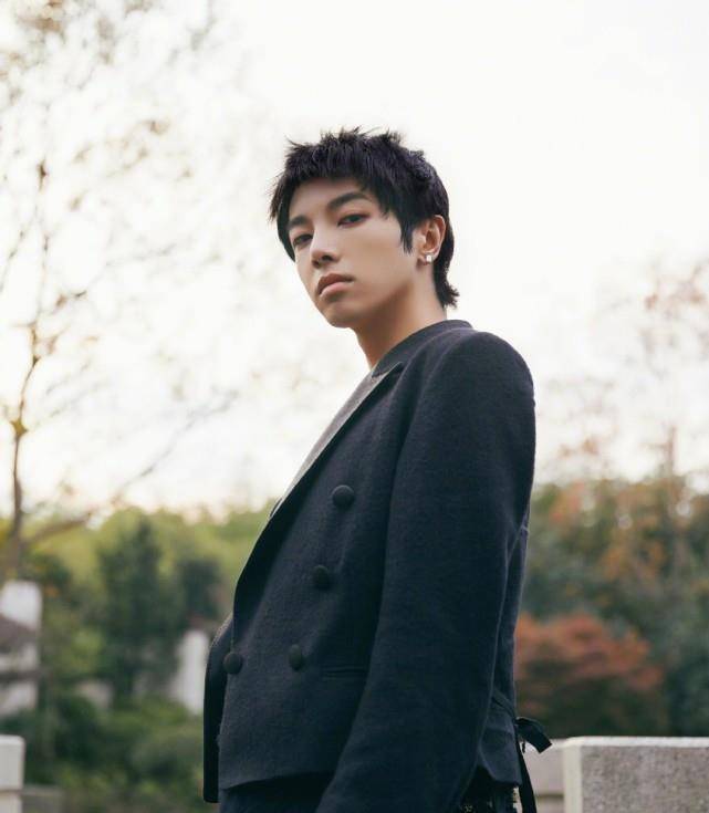 张碧晨风波后再上线或只为点赞华晨宇动态默默为其送上生日祝福