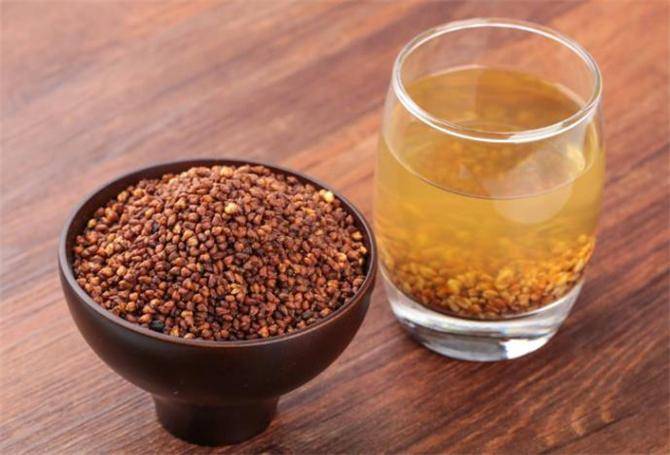 黑苦荞茶来自黑苦荞麦,而黄苦荞茶来自黄苦荞麦.