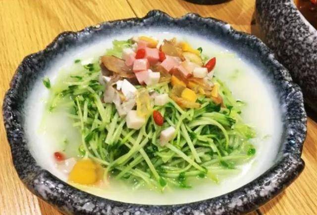 盐适量;生抽适量;鸡精适量;食用油适量推荐做法:上汤豆苗豆苗是清明