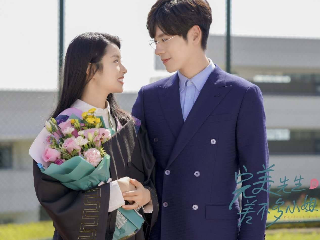 《完美先生和差不多小姐》是由徐若晗和魏哲鸣主演的一部小网剧,可以