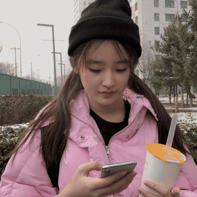 柴蔚,2002年出生,最初在《步步惊心》中亮相后成为一名小童星.