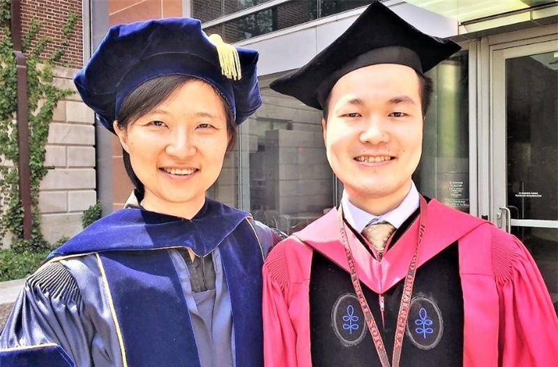 庄小威在哈佛大学任教时,非常注重人才发展,在生物界培养出许多的博士