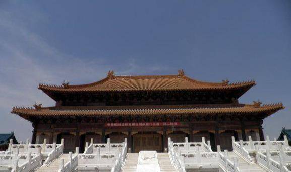 可惜这位岷王殿下实在能力不行,在和西平侯沐晟的斗法之中迅速败下阵