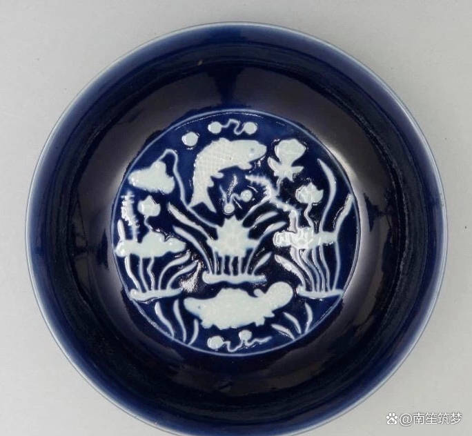 拍卖场上的瓷中上品霁蓝釉明看宣德清看雍正艺术品拍卖