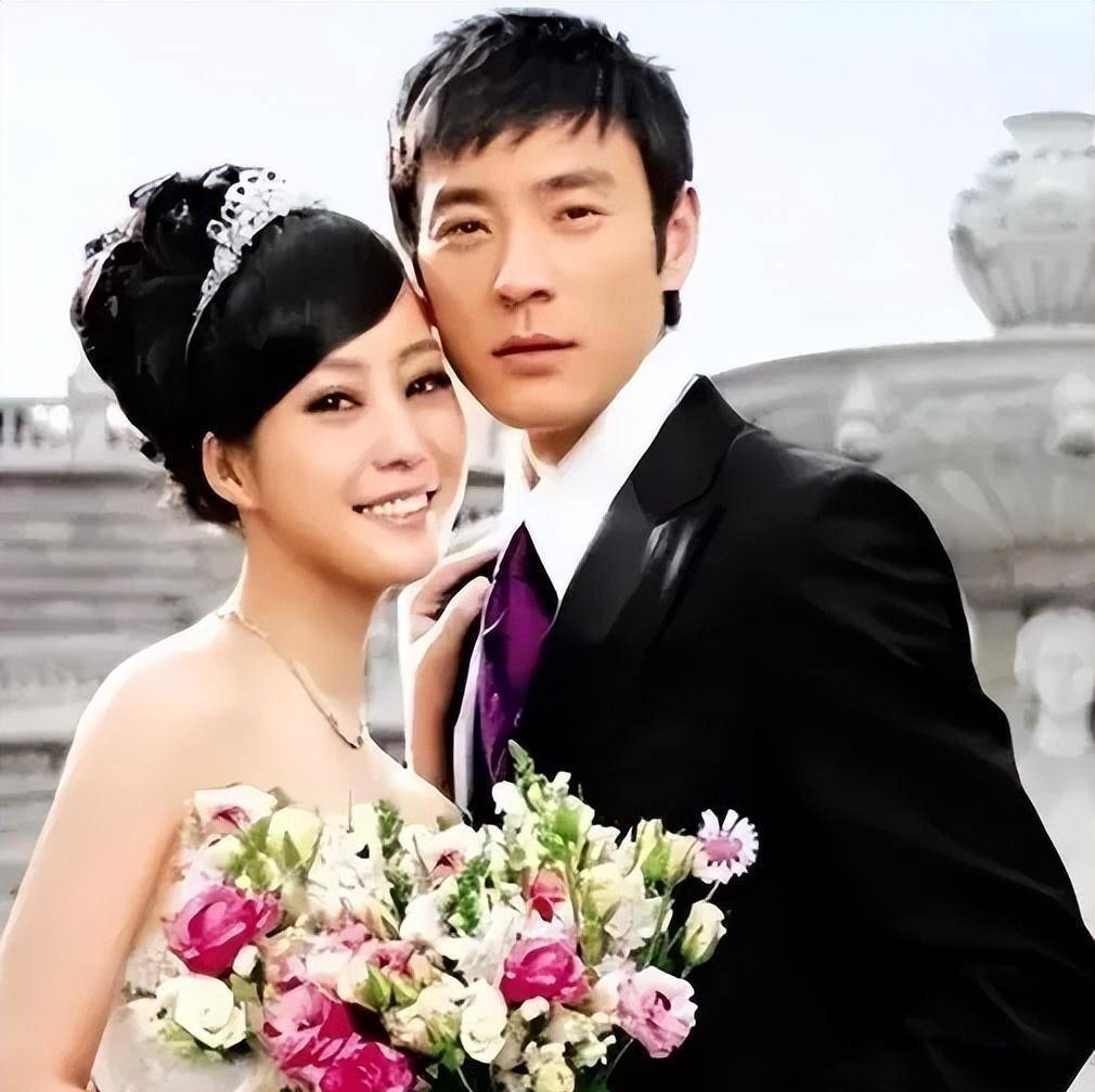 2013年,郝蕾与素人男友刘野结婚.结婚后不久,他们就生下了双胞胎.
