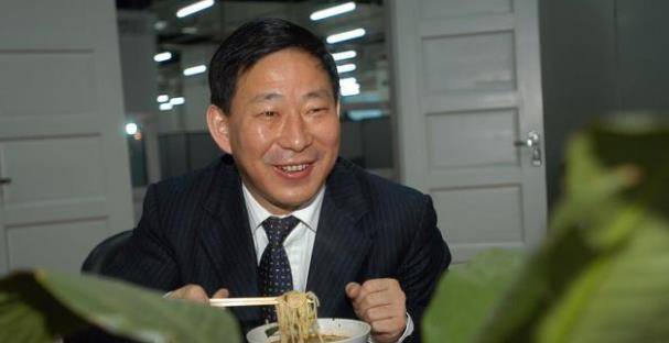 当年因生二胎严介和丢掉了铁饭碗如今二胎长大后怎样了