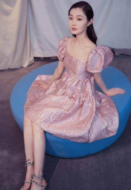 原创本以为上帝只吻过宋轶的腿看到穿旗袍的效果腰臀比我酸了