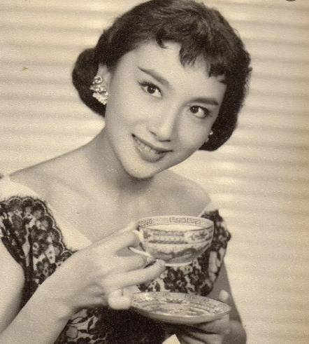 原创1976年金庸提离婚后欲挽回前妻朱玫却表示已经没有回头路了