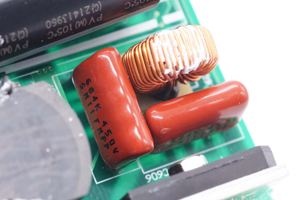 这家台湾电源厂成立9年即上市拆解它家86w电源适配器看看做工