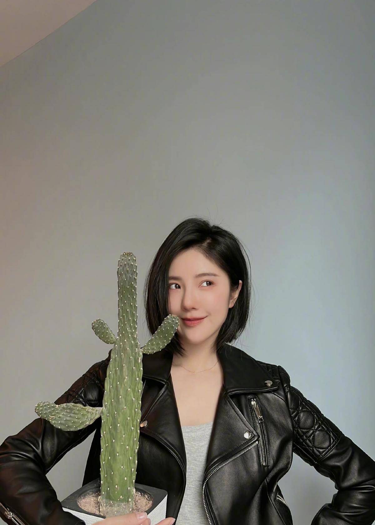 原创赵奕欢最大的问题是本身人气不高的同时资源也不怎么样