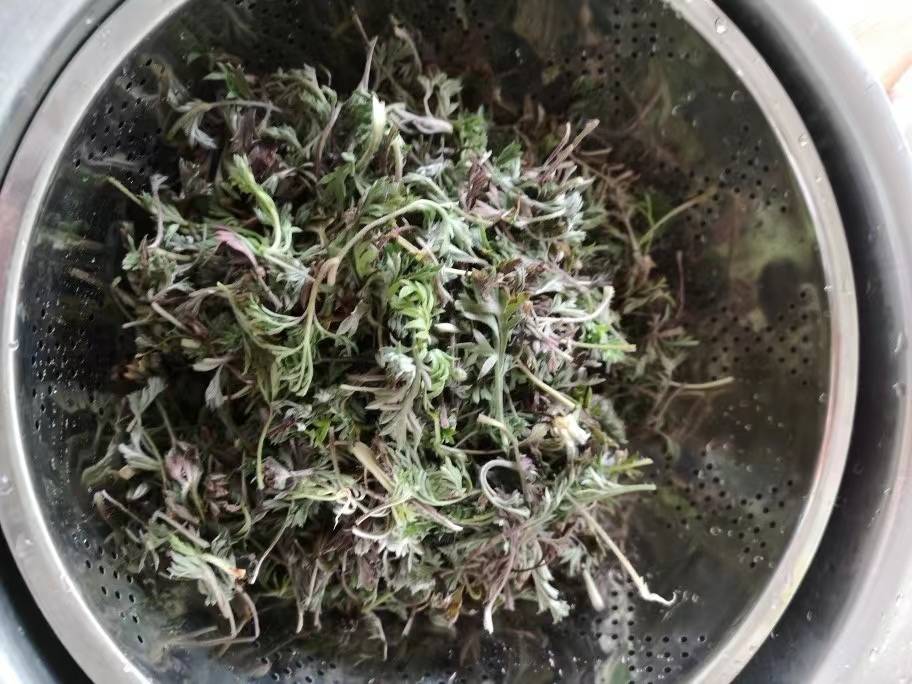 一化痰,二祛湿,三保肝,4月正嫩抓紧吃,随手蒸一锅,清香可口_野菜_表面